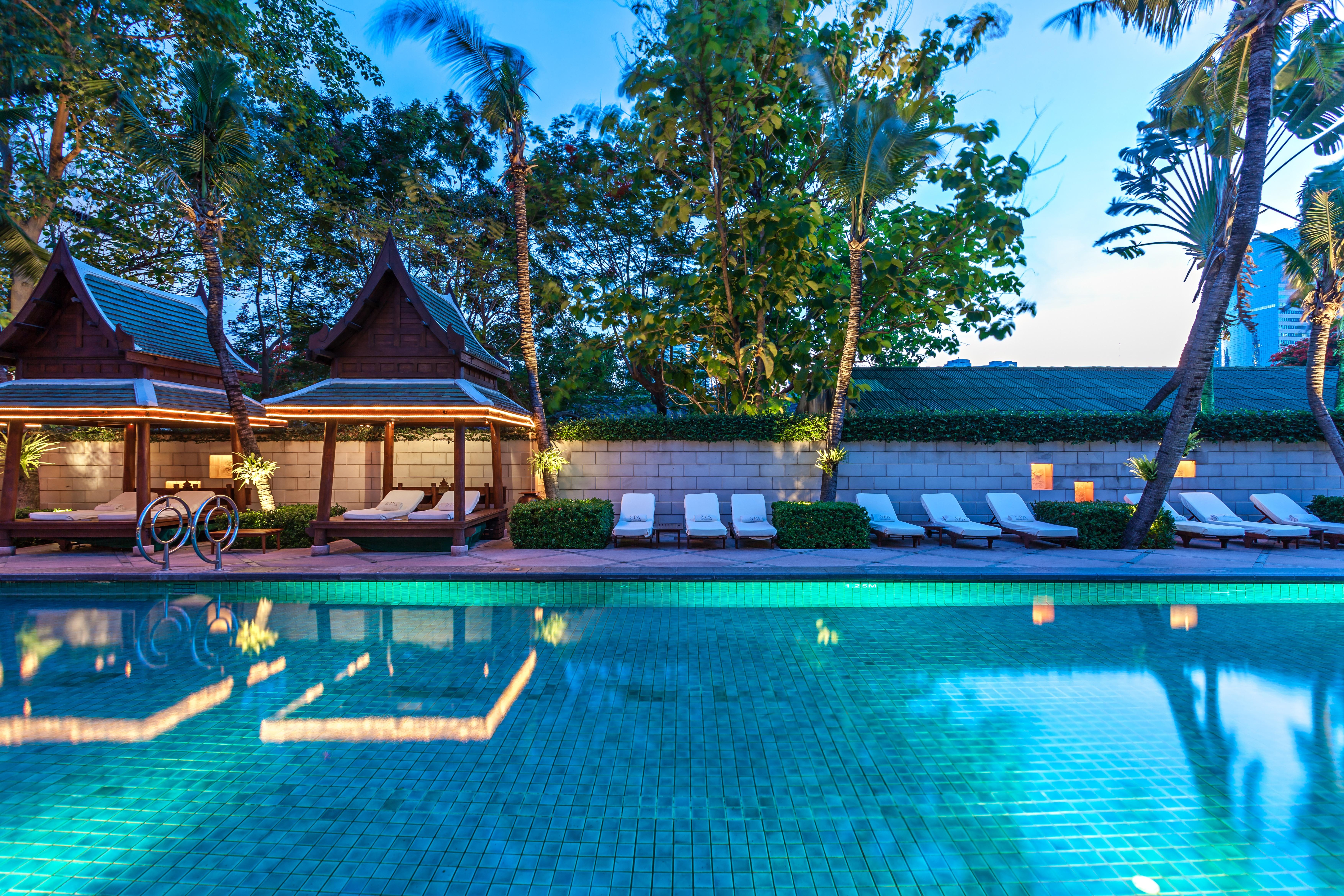 The Peninsula Bangkok Ξενοδοχείο Εξωτερικό φωτογραφία The swimming pool at the hotel