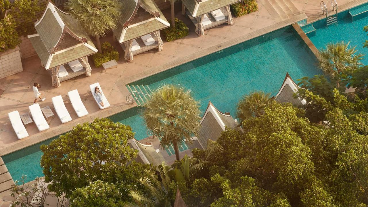 The Peninsula Bangkok Ξενοδοχείο Εξωτερικό φωτογραφία The swimming pool at the hotel